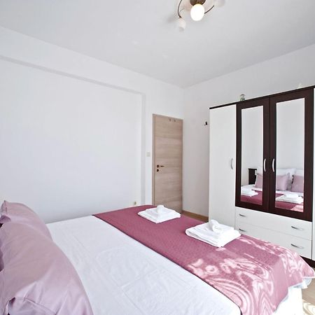 Apartments With A Parking Space Gornje Selo, Solta - 15545 Grohote Quarto foto